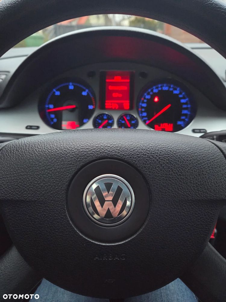 Volkswagen Passat 2.0 TDI Comfortline - 7