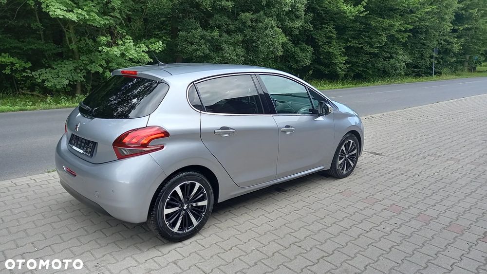 Peugeot 208 1.2 PureTech GPF Allure S&S EAT6 - 8