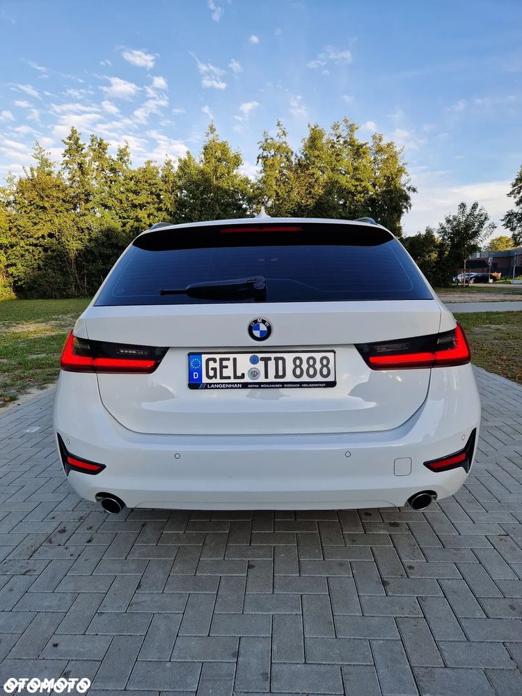 BMW Seria 3 318d mHEV - 6