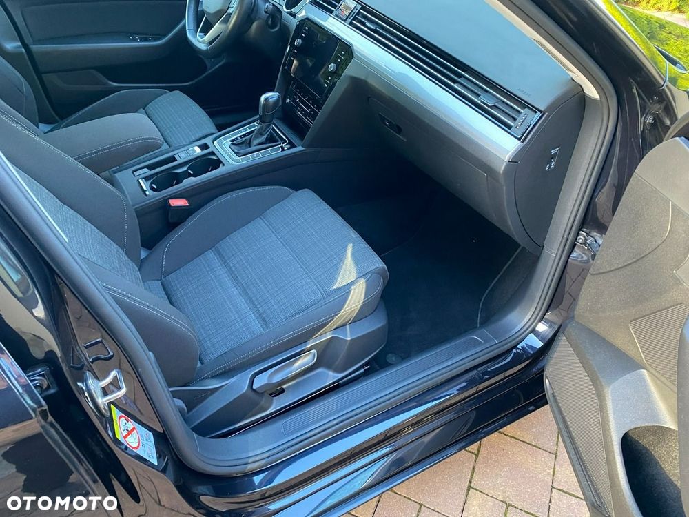 Volkswagen Passat - 38