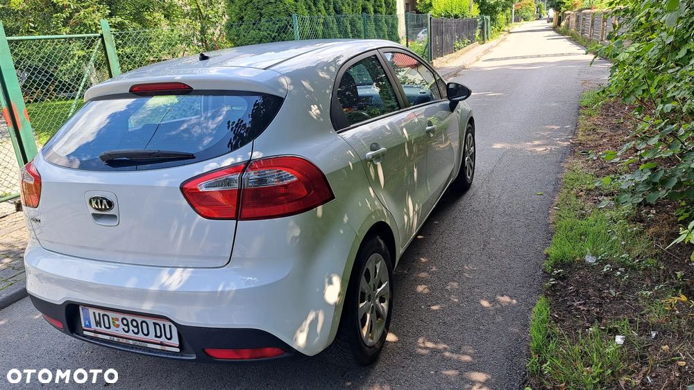 Kia Rio 1.2 L - 4