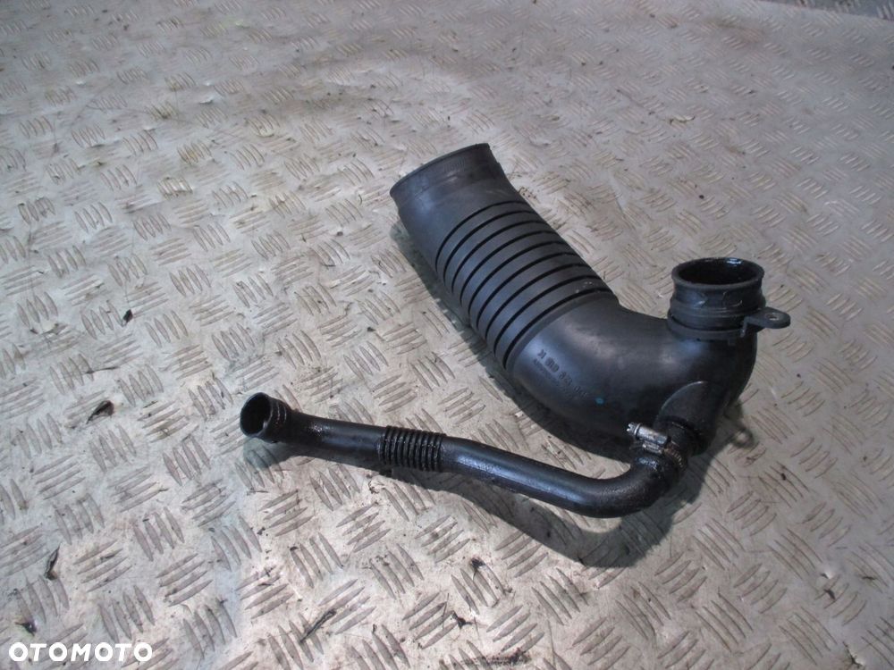 VW PASSAT B5 1,9tdi AWX 130km rura powietrza 8D0129615K - 1