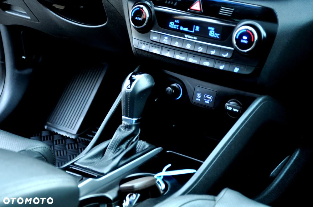 Hyundai Tucson 2.0 CRDI 4WD Automatik Premium - 33