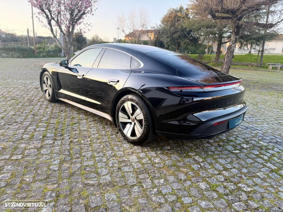 Porsche Taycan 4S - 18