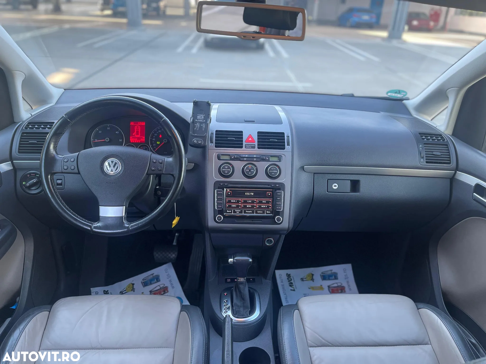 Volkswagen Touran 1.9 TDI DPF DSG United - 8