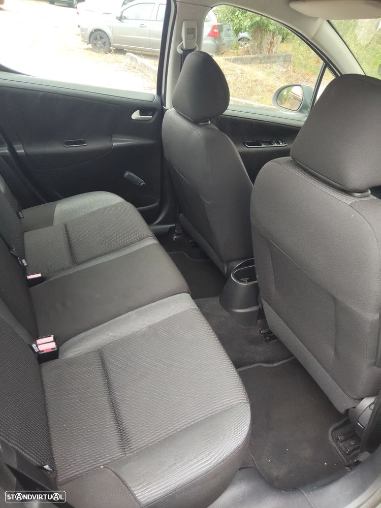 Peugeot 207 - 17