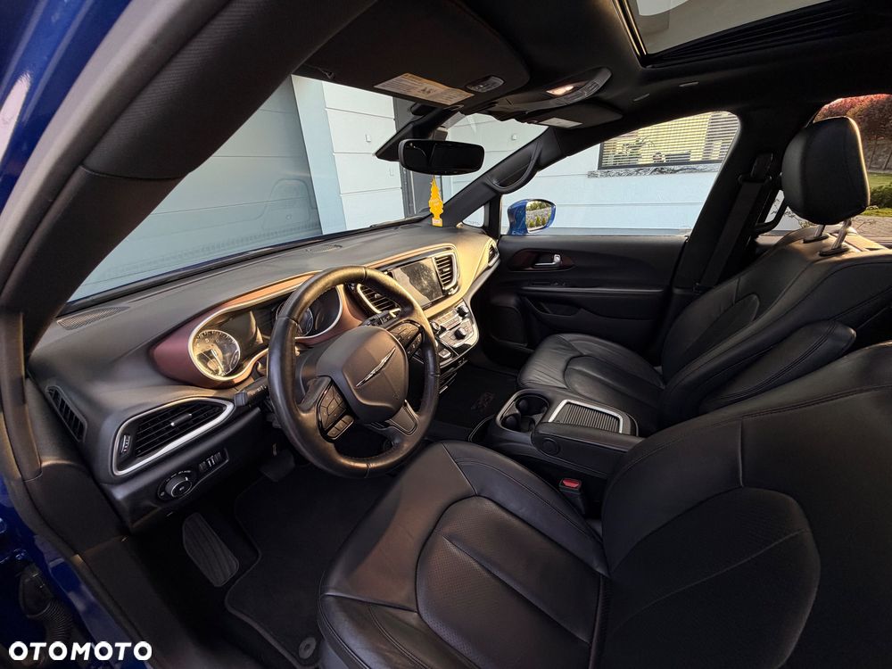 Chrysler Pacifica - 7