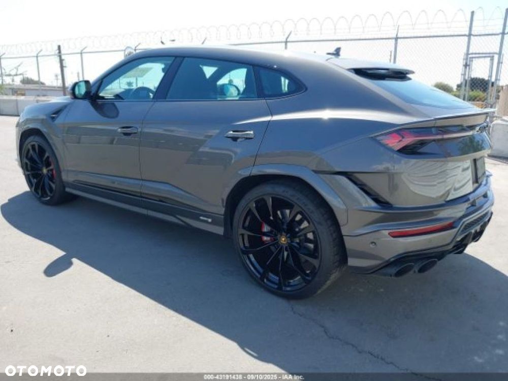 Lamborghini Urus - 4