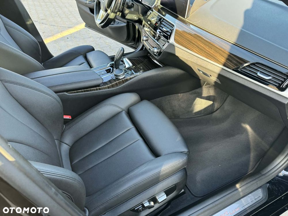 BMW Seria 5 530i Sport Line - 35