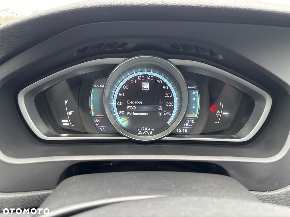 Volvo V40 D2 Summum - 23