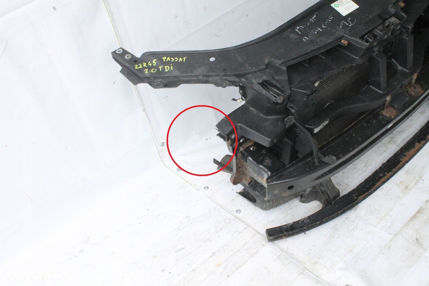 PAS PRZEDNI WZMOCNIENIE CHŁODNICE VW PASSAT B6 2005R- 2.0 TDI - 3
