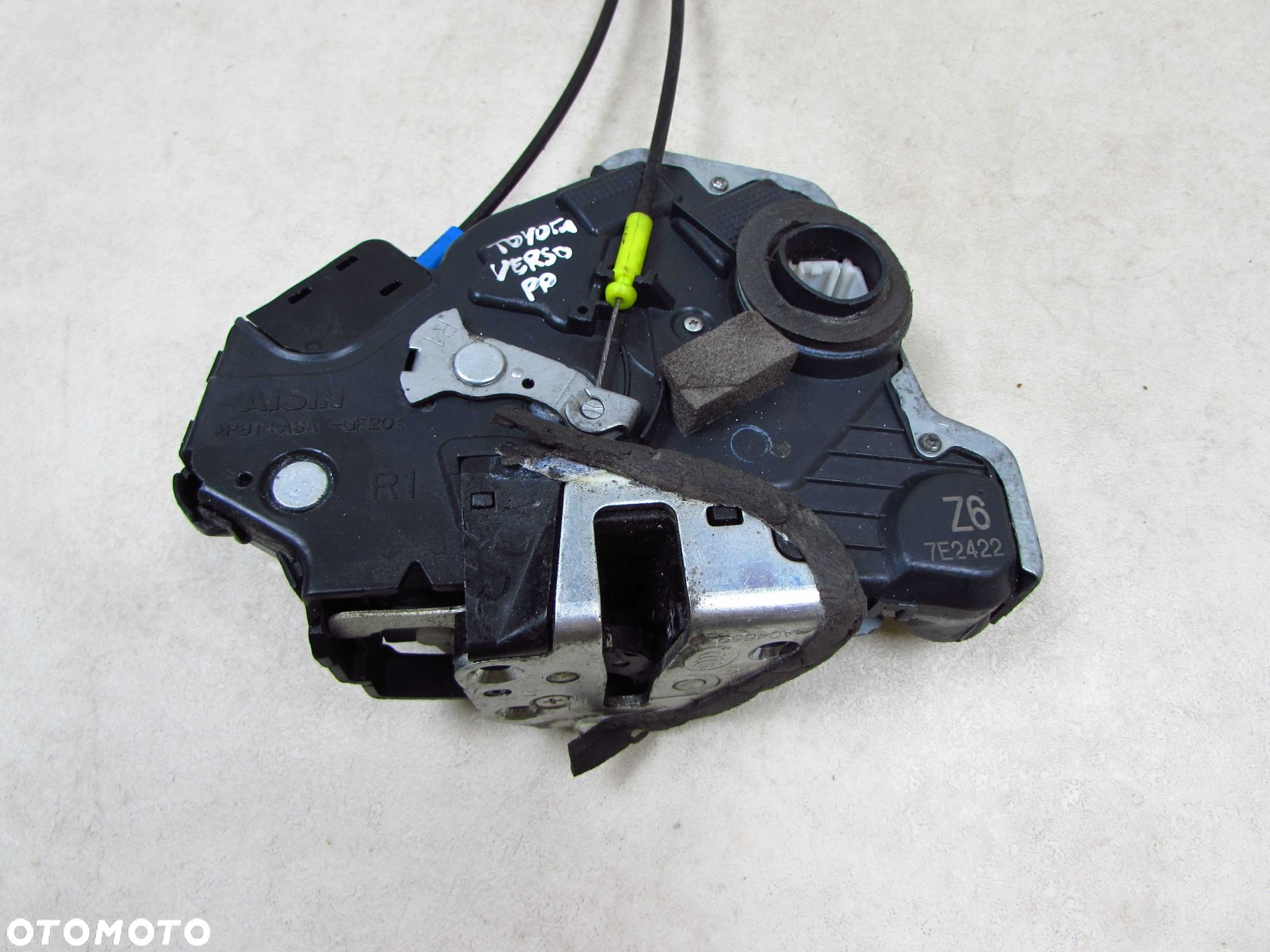 TOYOTA AVENSIS T25 03-08 ZAMEK DRZWI PRZOD PRAWY 4 PIN - 4