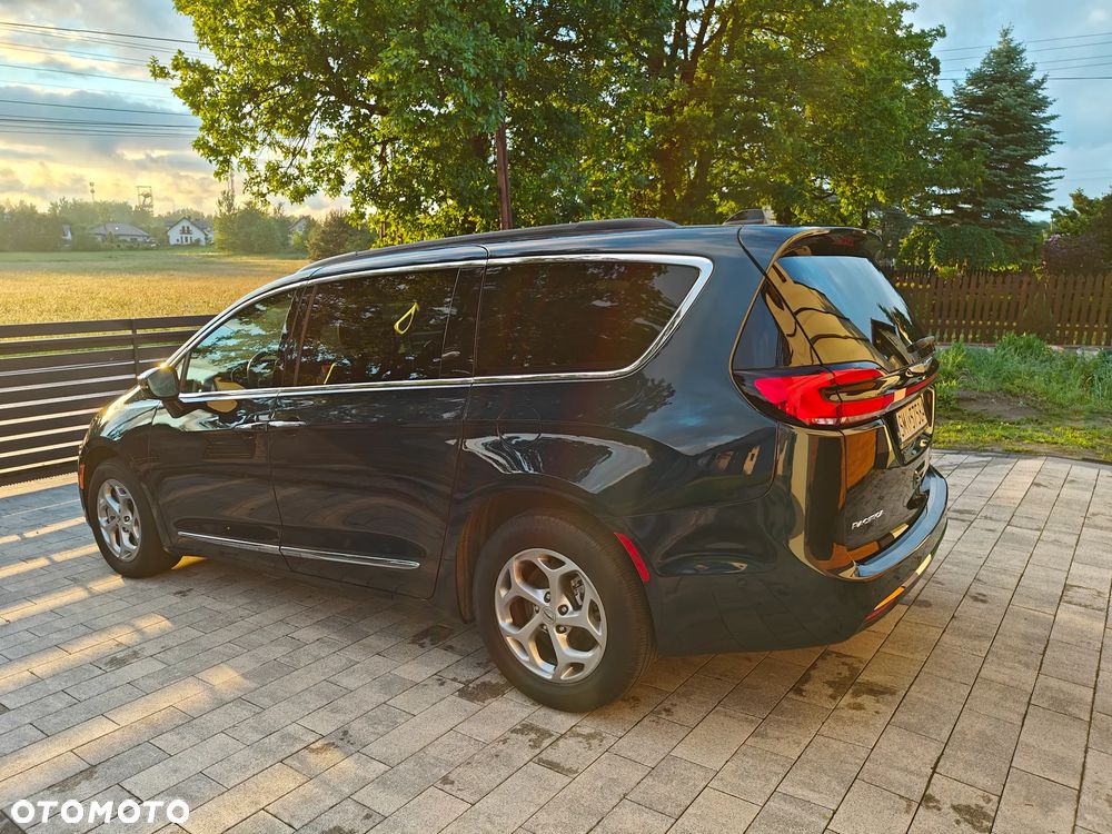Chrysler Pacifica - 4