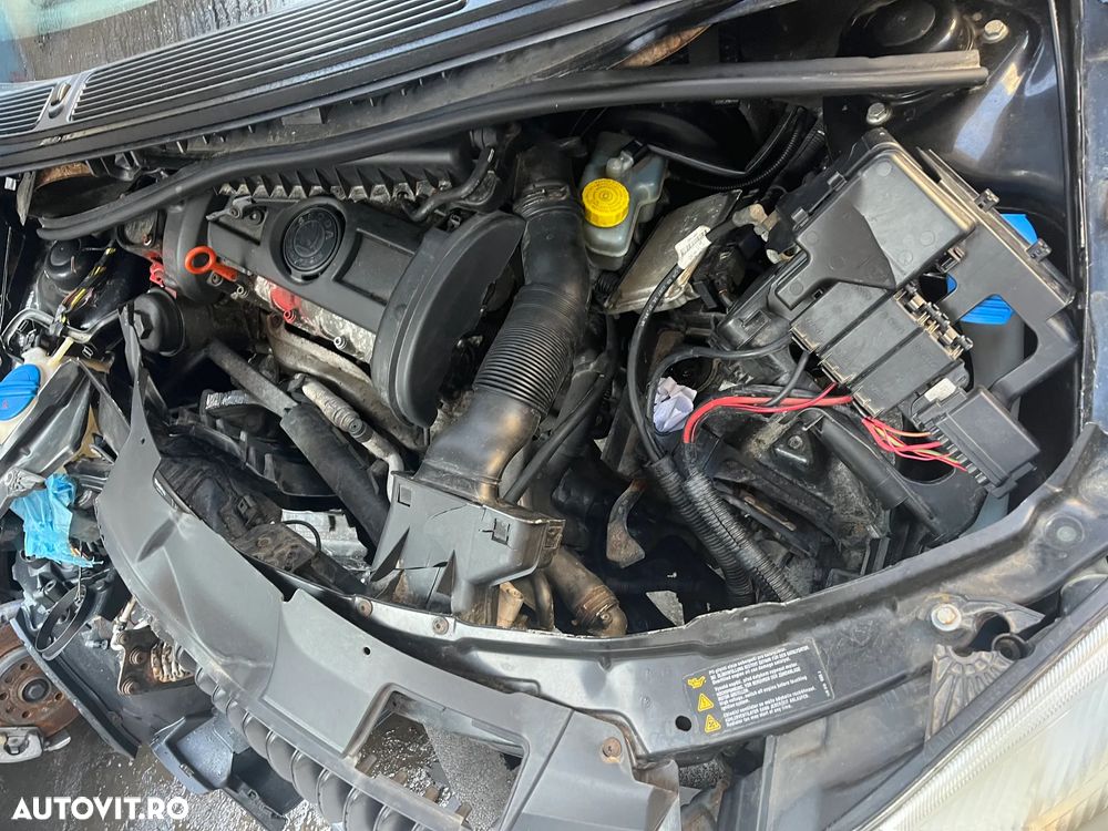 Dezmembrez Skoda Fabia 2 negru 2007 benzina - 4
