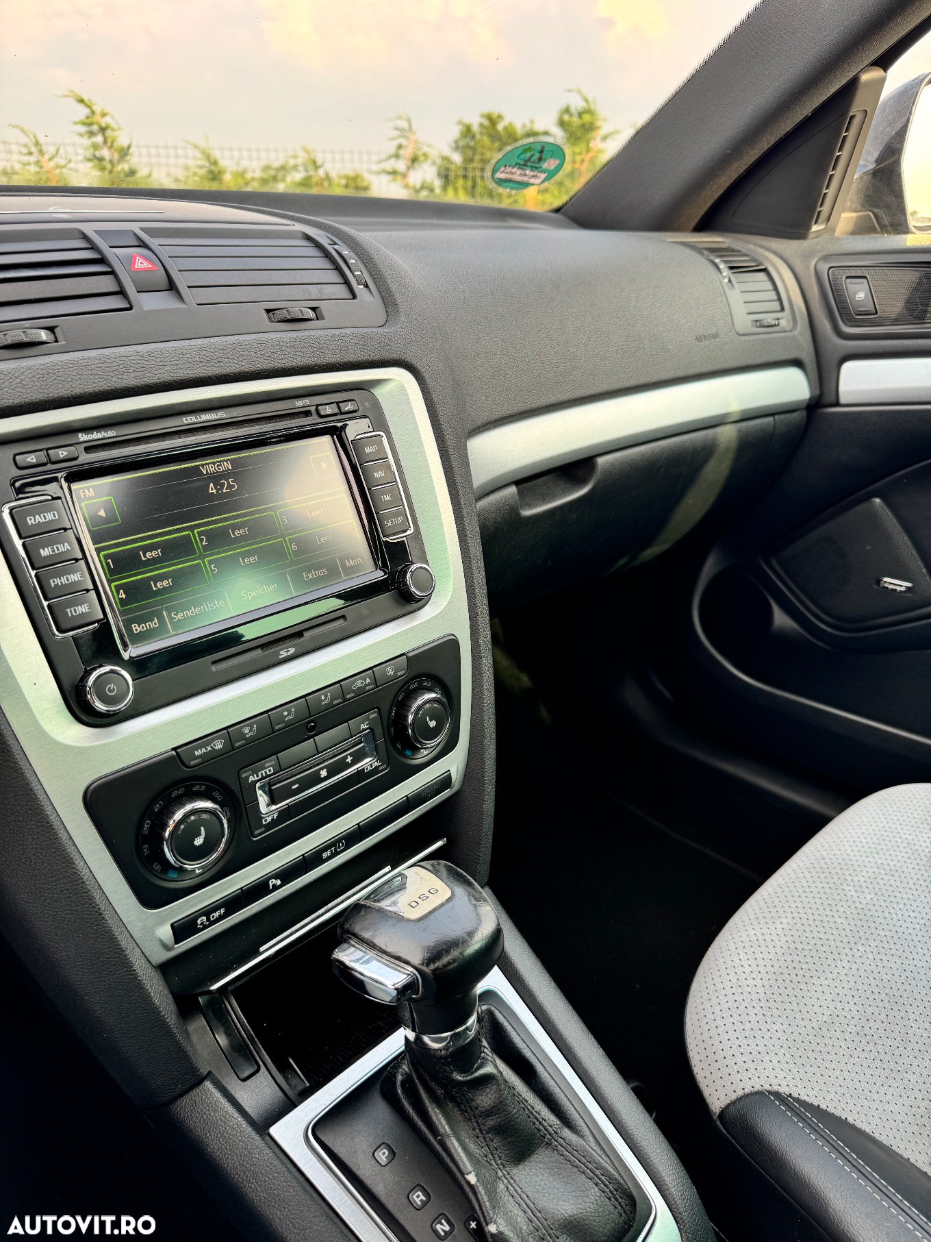 Skoda Octavia Combi 2.0 TDI DPF DSG RS - 9