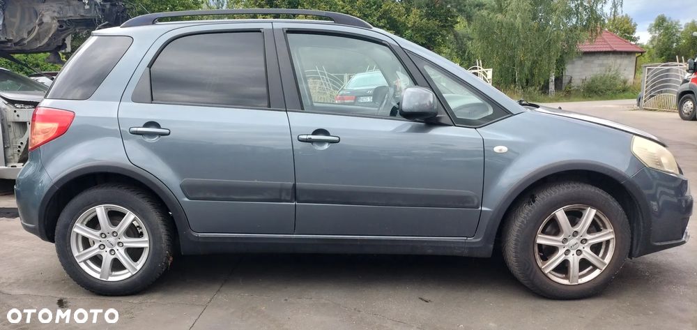 SUZUKI SX4 1.6 VVT 107KM ZY4 ZDERZAK PRZÓD KOMPLETNY KLAPA DRZWI PRAWY LEWE TYŁ PRZÓD MASKA BŁOTNIK LAMPA PAS PRZEDNI SZYBA LUSTERKO SILNIK SKRZYNIA CAŁY NA CZĘŚCI - 5