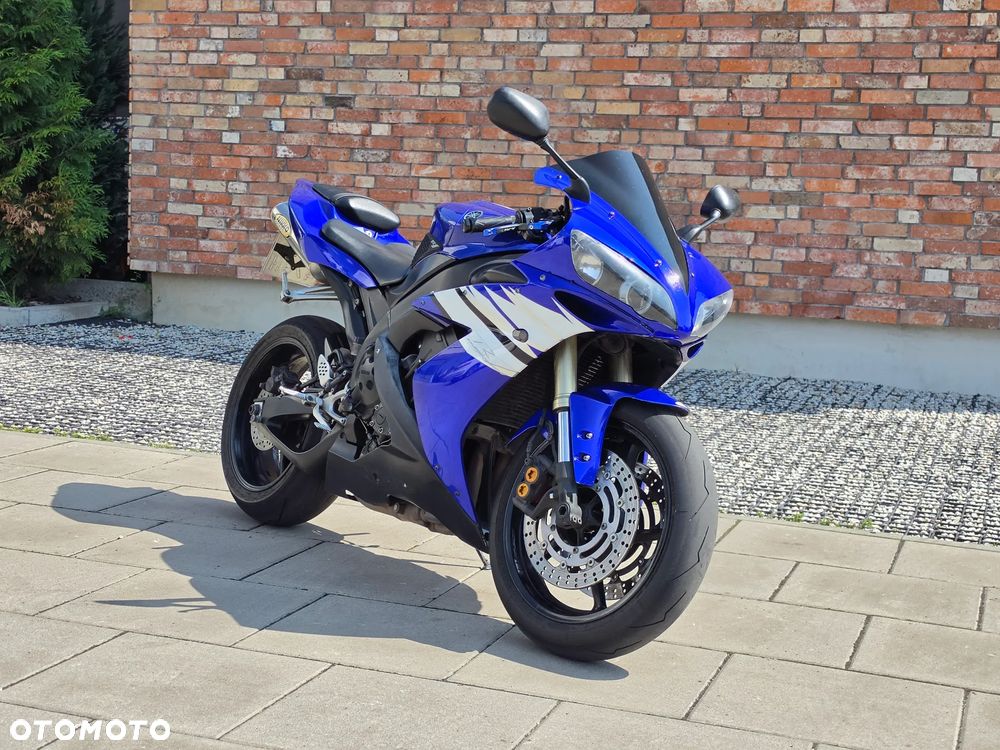Yamaha R1 - 12
