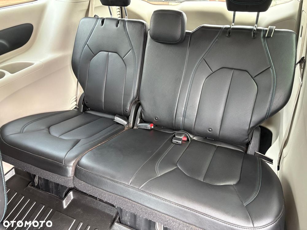 Chrysler Pacifica - 14
