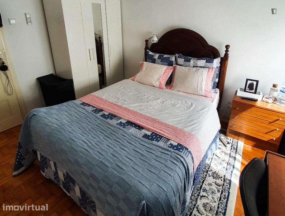 Quarto - localizado em Baixa Coimbra - Grande imagem: 2/7