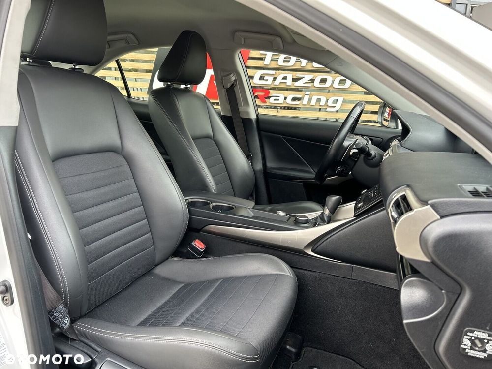 Lexus IS 200t Elite - 10