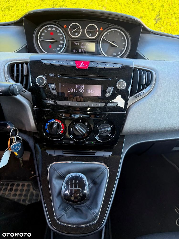 Lancia Ypsilon 1.2 8V Gold - 23
