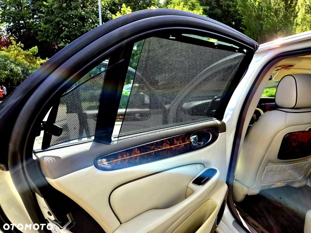 Jaguar XJ XJ8 4.2 LWB - 17