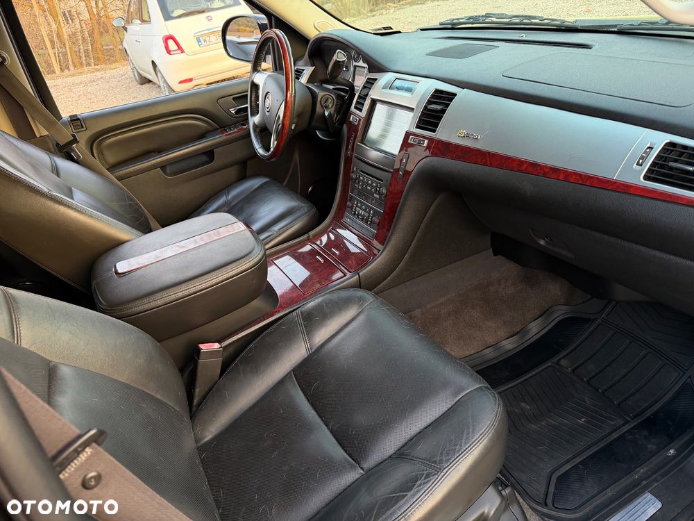 Cadillac Escalade 6.0 V8 Platinum - 21