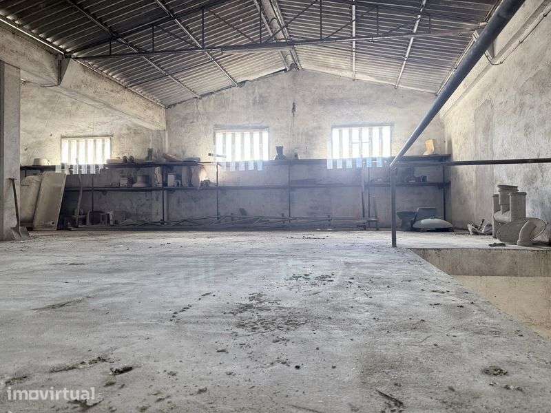 Armazem no centro historico de Rio Maior com 380 m2 - 2 pisos - Grande imagem: 4/8
