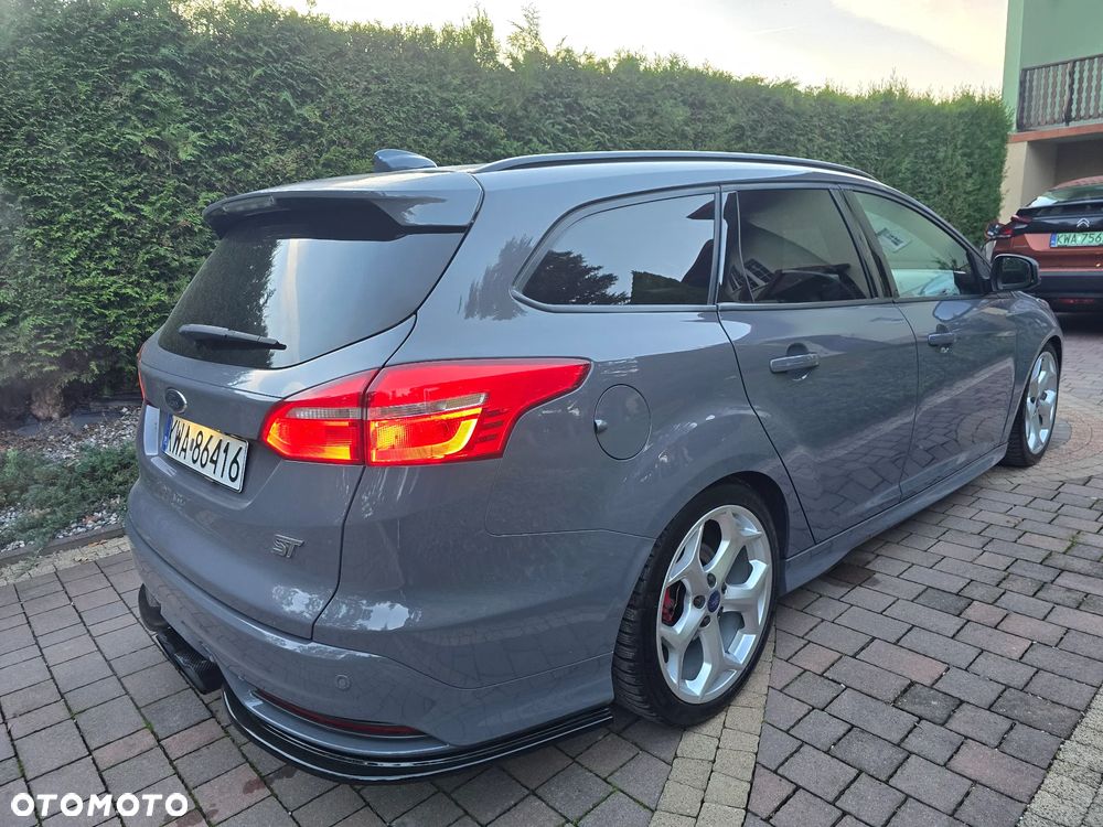 Ford Focus Turnier 2.0 EcoBoost ST mit Leder-Sport-Paket - 25