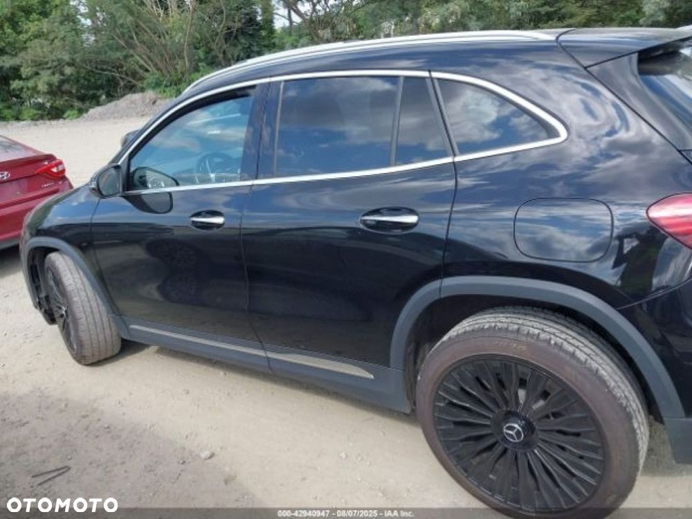 Mercedes-Benz GLA - 4