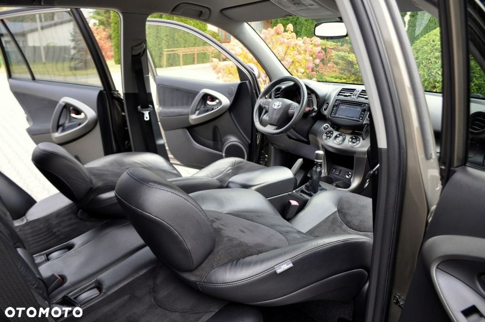 Toyota RAV4 - 24