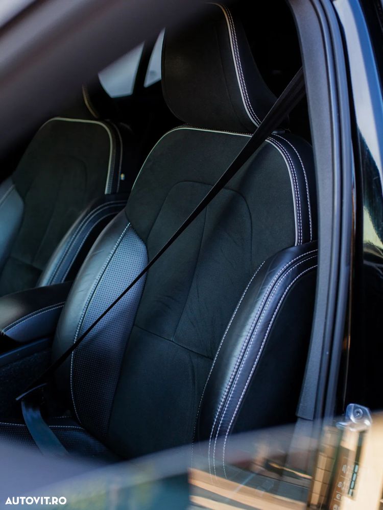 Volvo XC 40 D4 AWD R-Design - 9