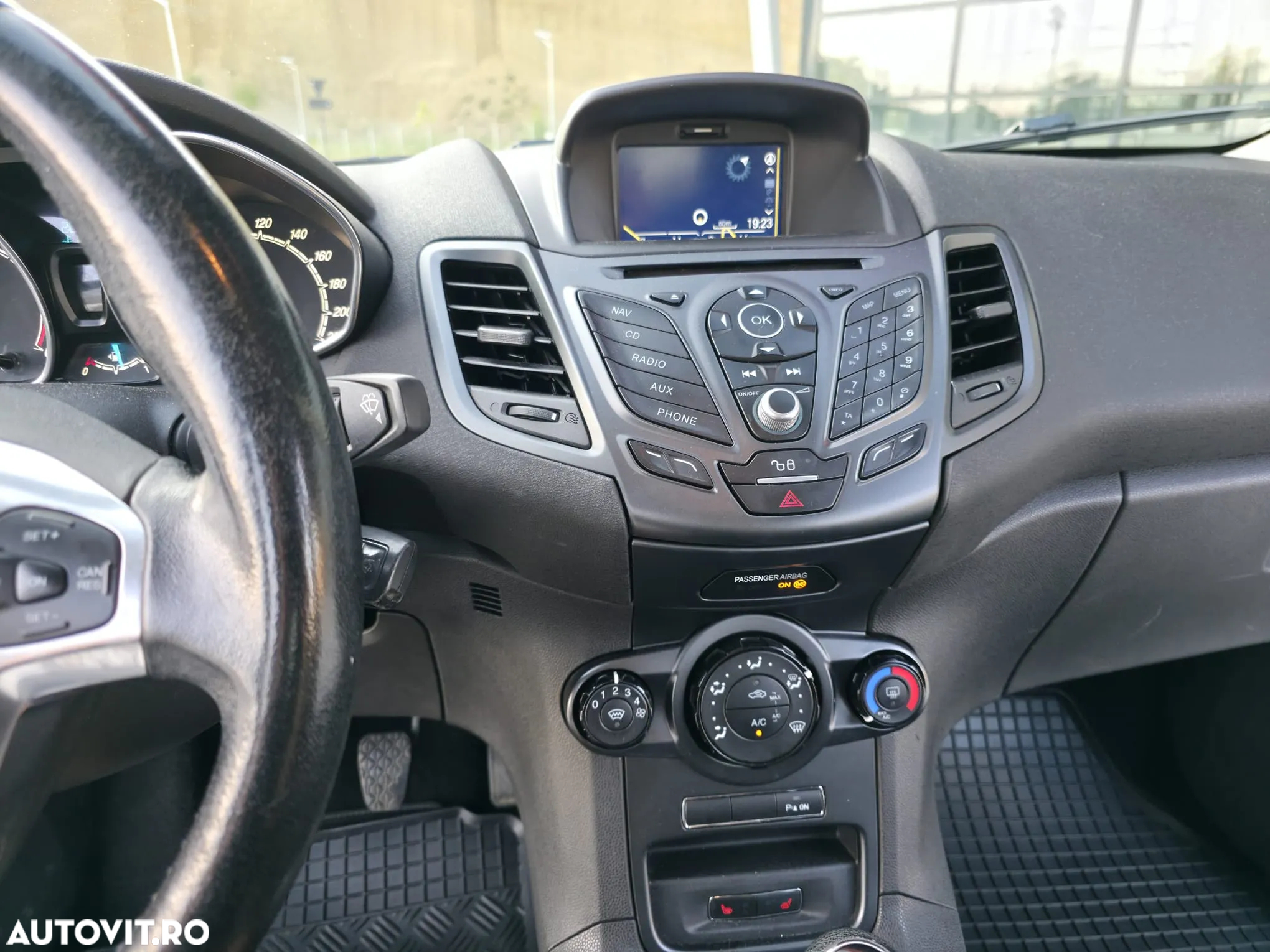 Ford Fiesta 1.5 TDCi DPF Titanium - 15