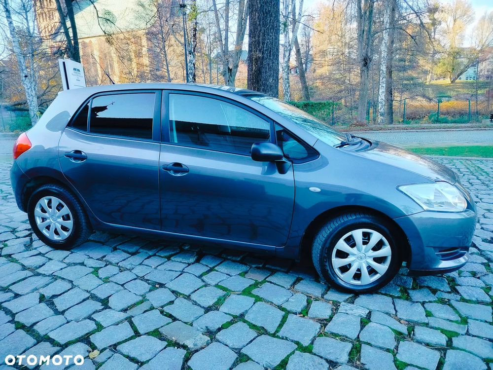Toyota Auris - 1