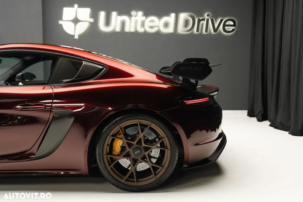 Porsche Cayman GT4 RS - 11