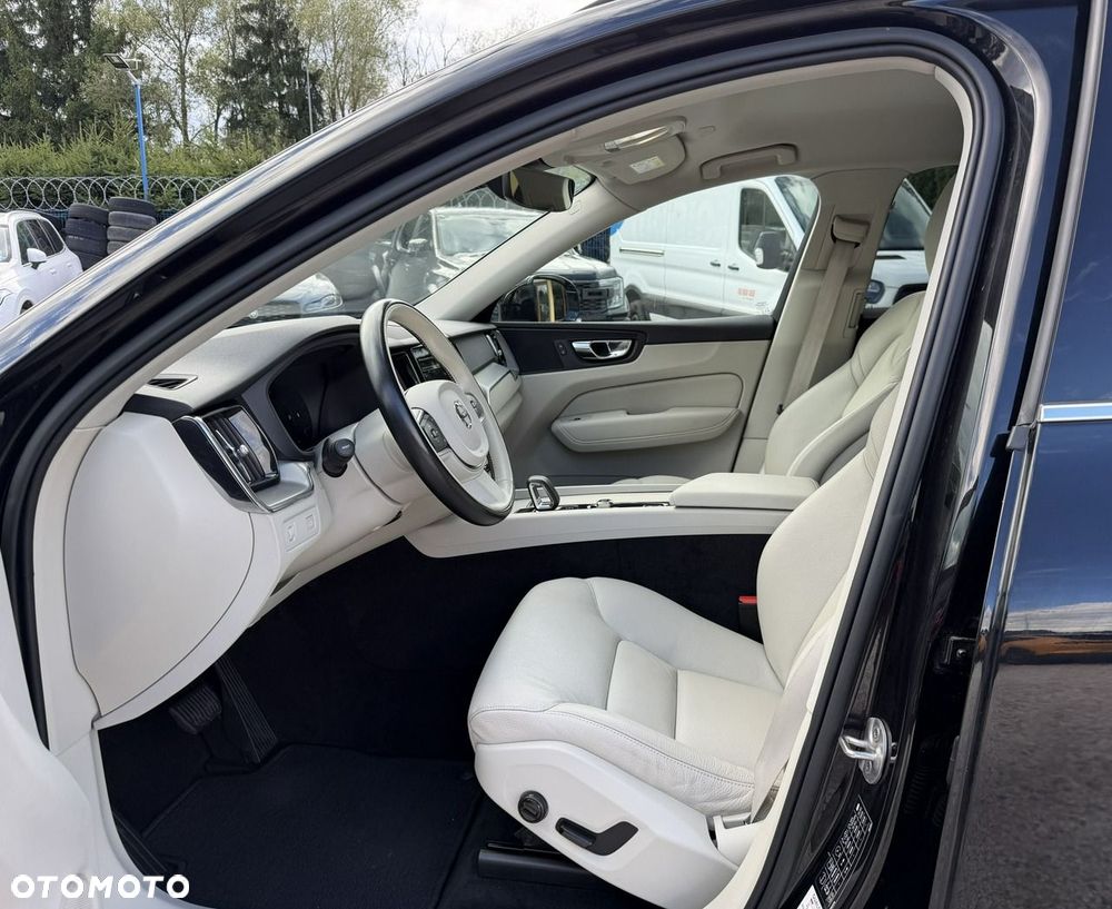 Volvo XC 60 B4 D Plus Dark - 9