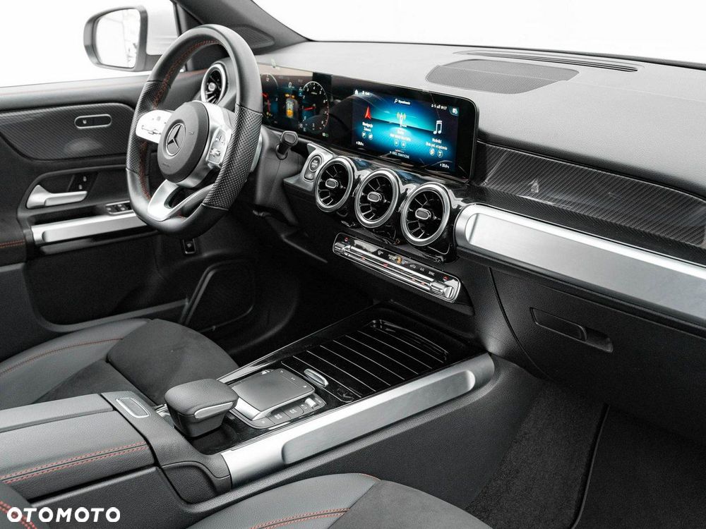 Mercedes-Benz GLB - 32