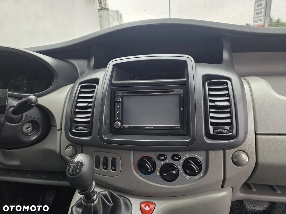 Opel Vivaro - 11