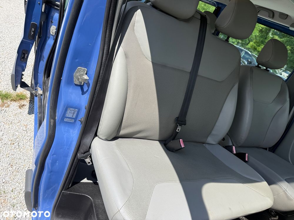 Opel Vivaro - 32