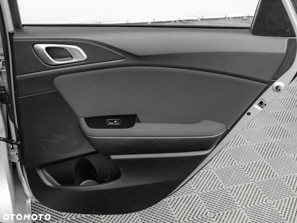 Kia Ceed 1.5 T-GDI M - 26