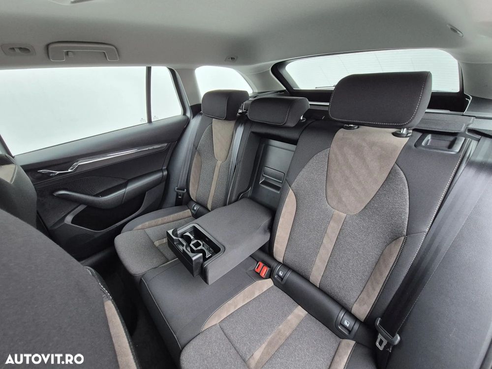 Skoda Octavia Combi 2.0 TDI DSG 4X4 Scout - 11