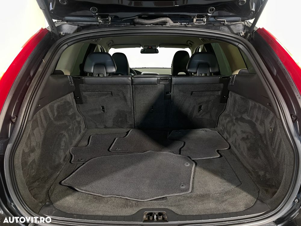 Volvo XC 60 2.4D AWD Momentum - 13
