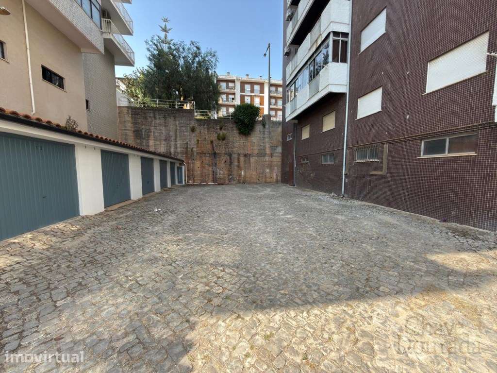 Garagem e aparcamento - Rua Paulo Quintela - Grande imagem: 5/7