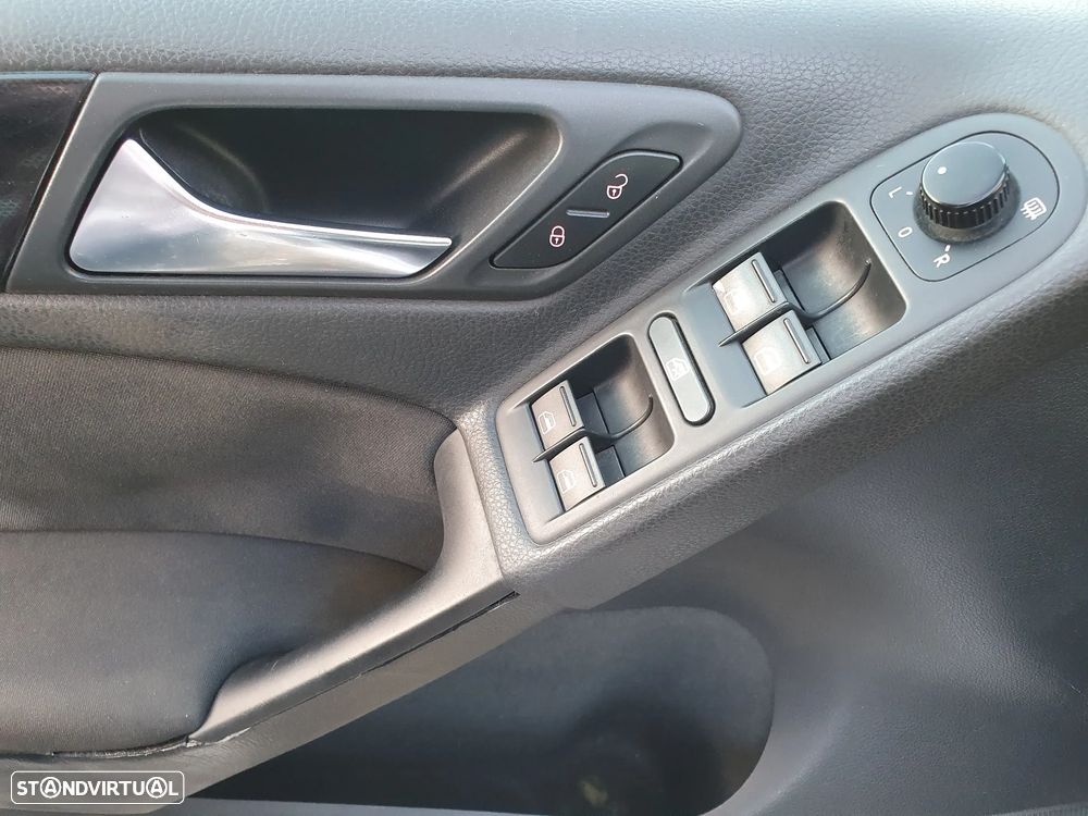 VW Golf 1.6 TDi Confortline - 34