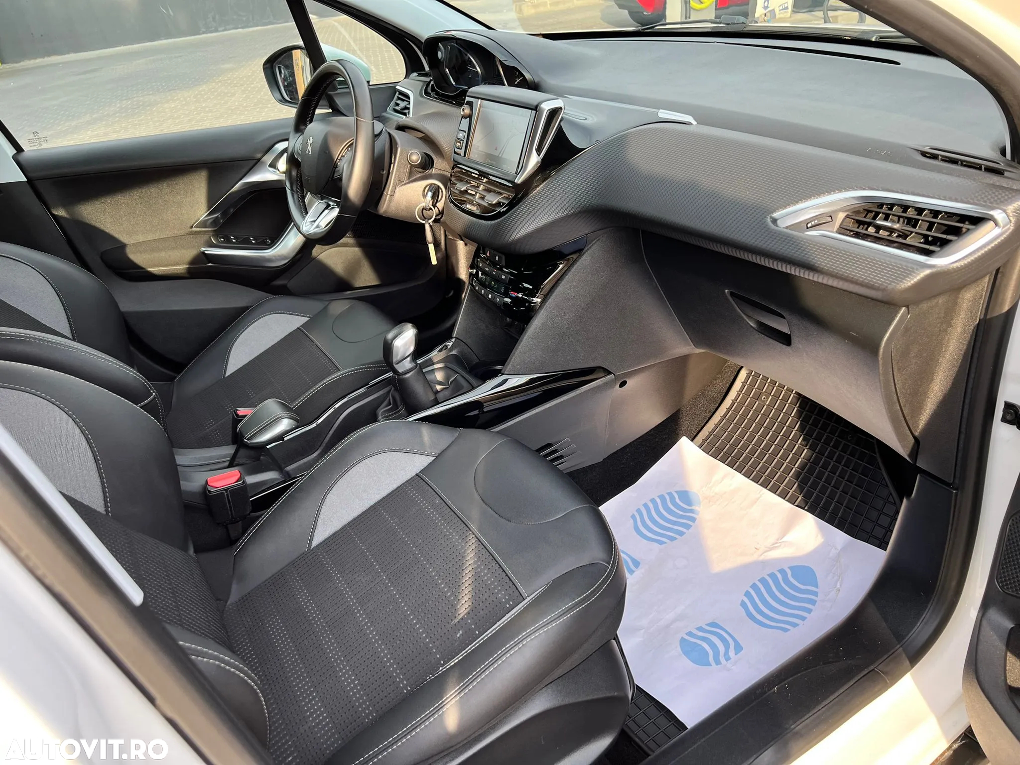 Peugeot 2008 1.2 PureTech Turbo S&S Allure - 18
