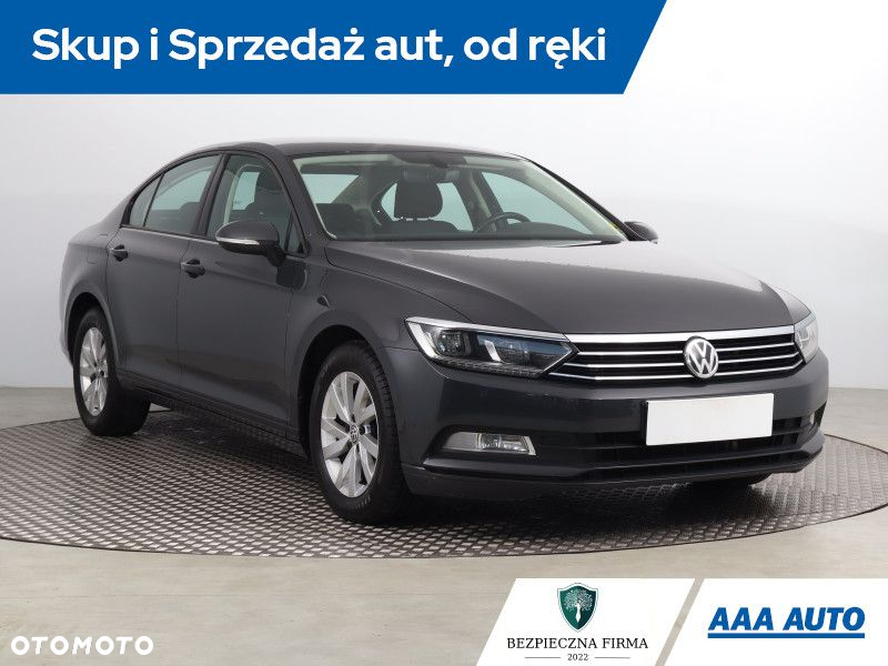 Volkswagen Passat - 2