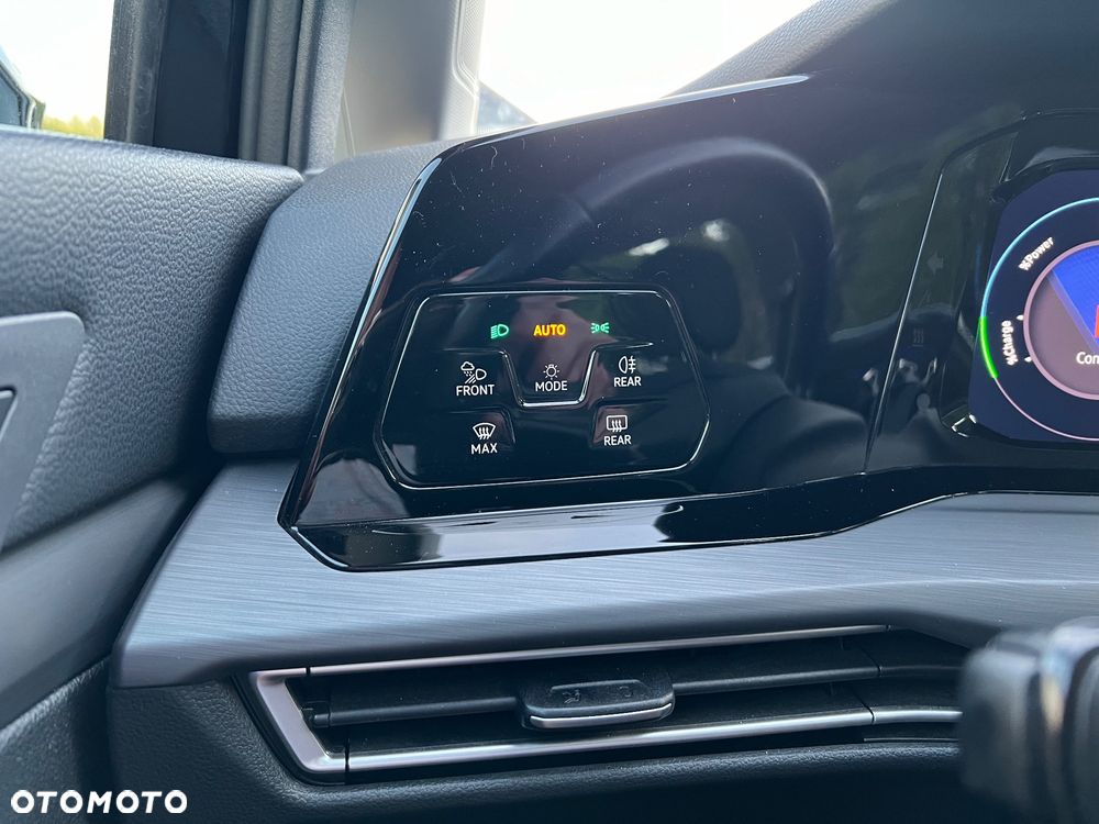 Volkswagen Golf - 33