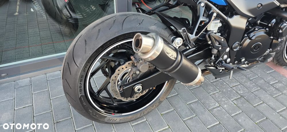 Suzuki GSX - 17