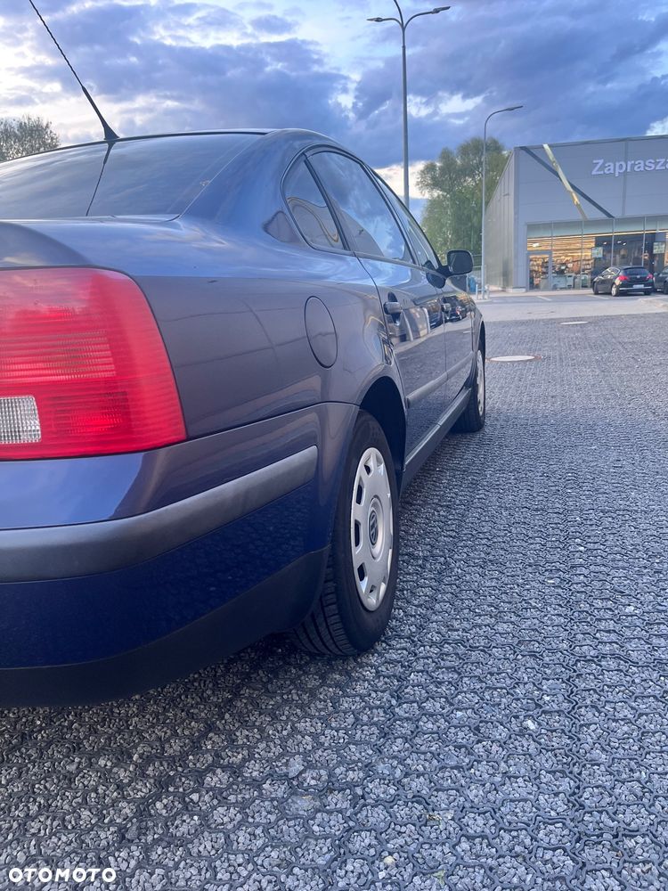 Volkswagen Passat 1.6 - 12