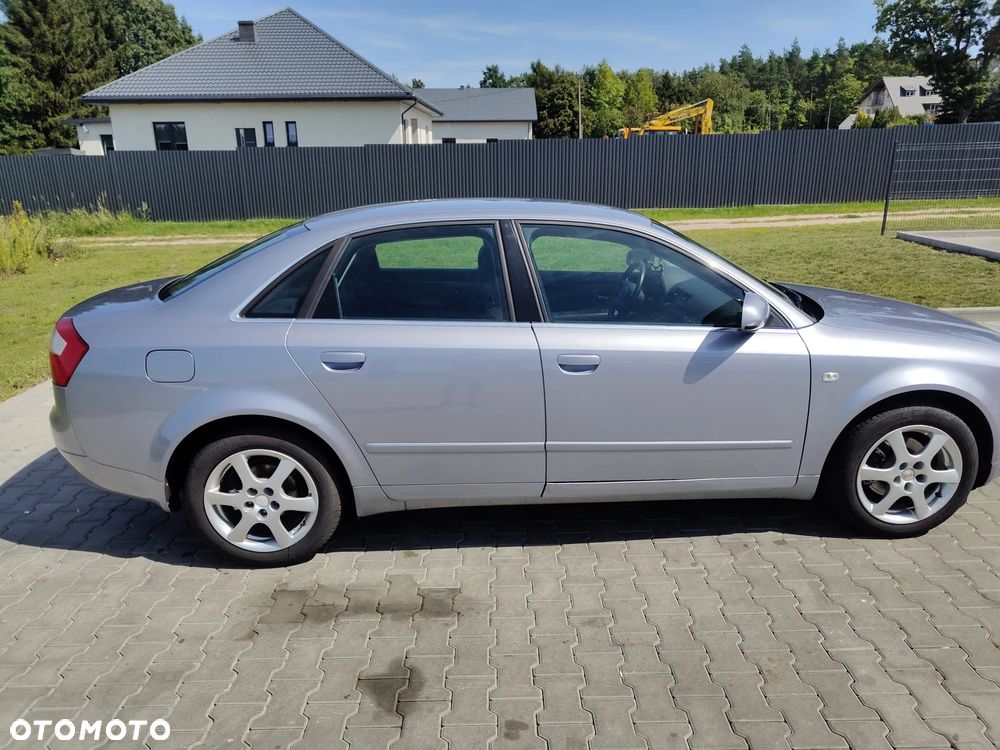 Audi A4 Limousine - 5